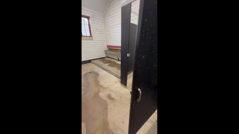 Chase Dixon-Butz: Spotkaj mnie w mensroom po meczu