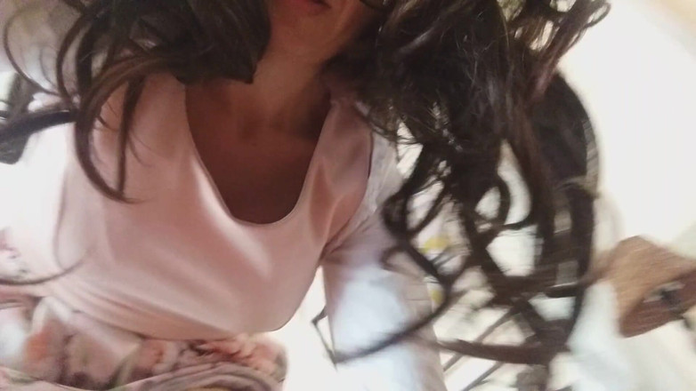 savannahamatoriale: La MILF italiana è adorabile, ti insegna a masturbarti...