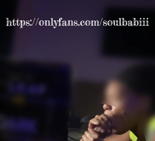 Soul Babiii: Menghisap batangnya semasa dia menonton filem yang saya pasang. Saya...