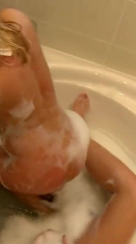 Real wet lesbian bath!!!