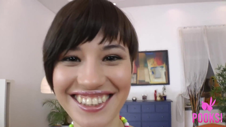 Pooksi: Videoclip complet! Bruneta sexy cu părul scurt Michelle B este...