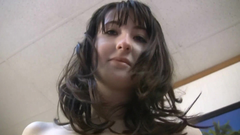Injoy X: Si rambut coklat comel remaja 18 tahun dengan puting tembam menunggang...