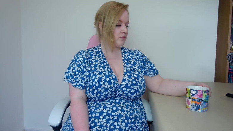 Julie Bliss: 巨人julie bliss - 收缩继兄弟 - 乳房崇拜