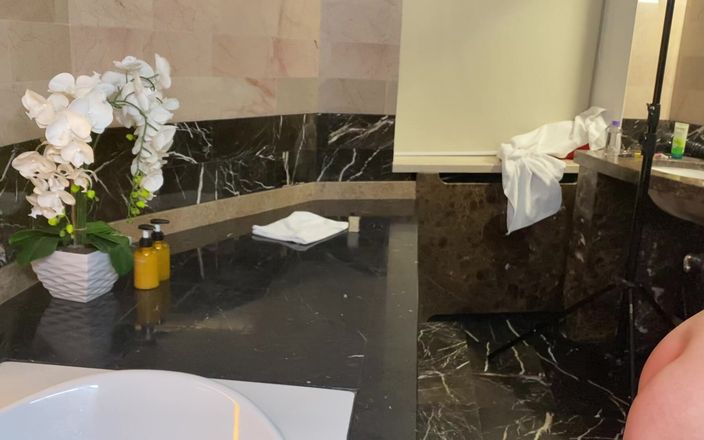 Sheryl X Sinclair: Shower Spb Ksu dengan Jubah