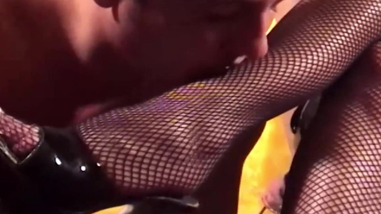 EroticOnly Fetish: รุ่นแม่น่าเย็ดผมบลอนด์เป็นใหญ่ตรึงทาสปิดตาของเธออย่างสุดซึ้ง