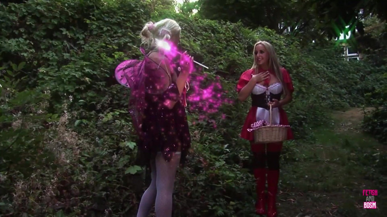 Fetish and BDSM: 큰 배드 보이에게 따먹히는 빨간 승마 후드와 금발 요정