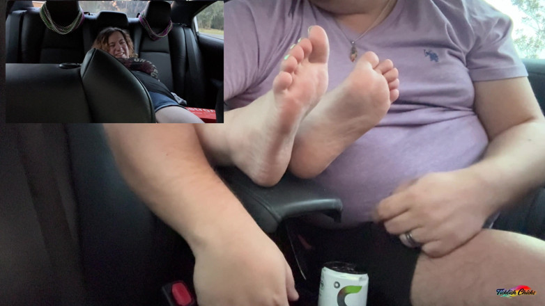 Ticklish Chicks: Snyft: Wrzos łaskotał