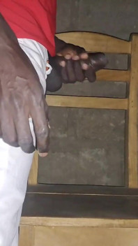 Můj velký silný černý penis masturboval ze všech stran až do vyvrcholení