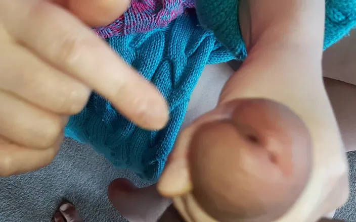Vik_All: Macecha, hraj si s mým ptákem.