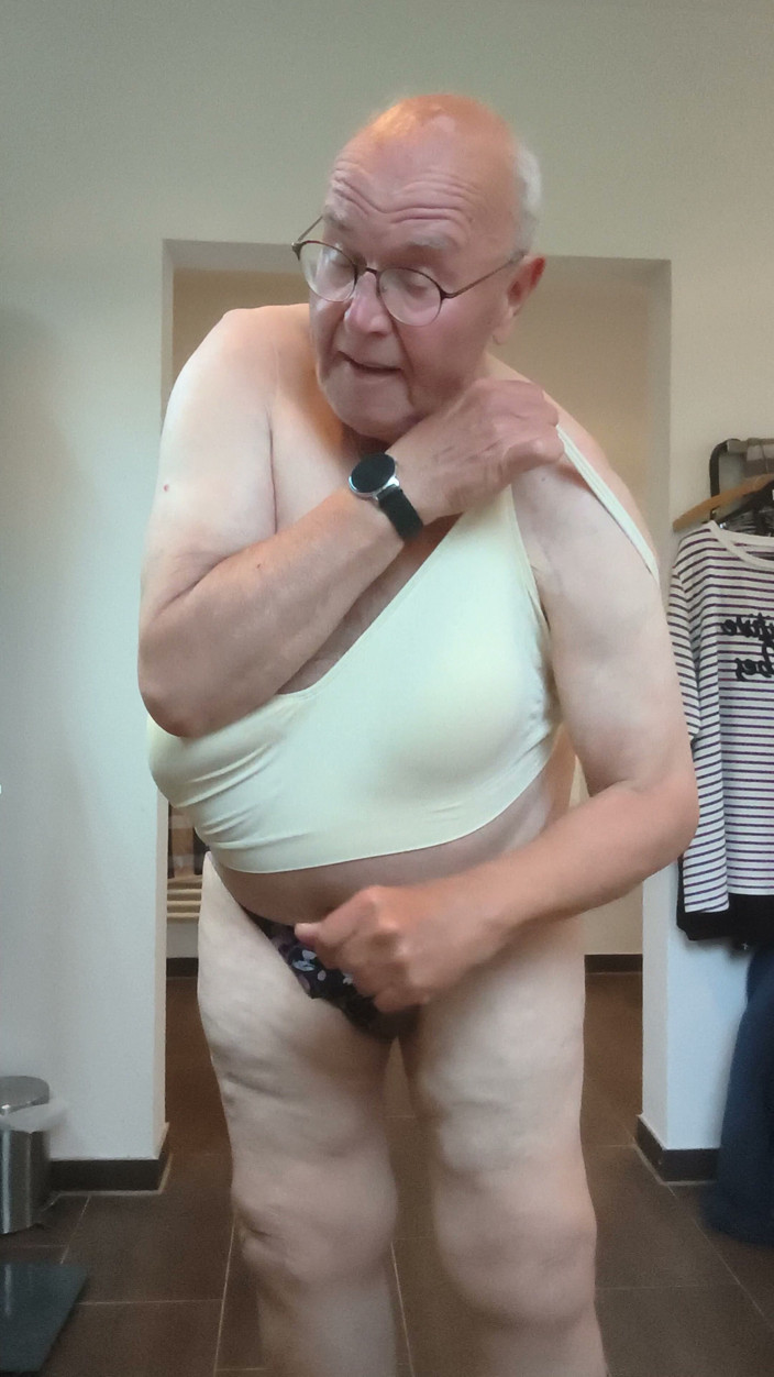 Karlchengeil: Crossdressing Nd Shower From Close