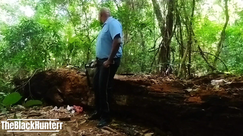 TheBlacKHunterr: Passenger Caught the Bus Driver in the Woods