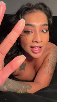 La troia arrapata yasmina khan in lingerie blu sborra solo per te