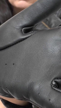 Annusare guanti di pelle e sborrata in pantaloni, JOI, pov, lady victoria valente