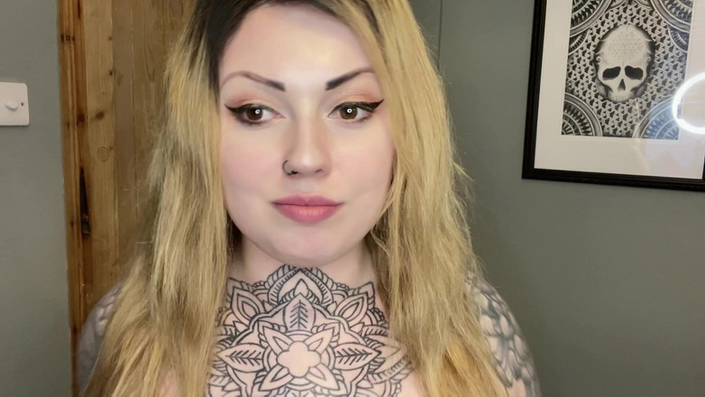 Miss Valentina: Sii il mio schiavo casalingo