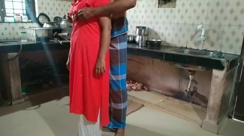 Skydreem1104: Malajský pár kouří v kuchyni doma