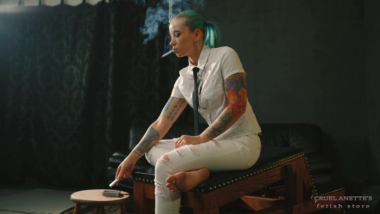 Cruel Anettes fetish world: Perokok dengan kaki kotor 4k
