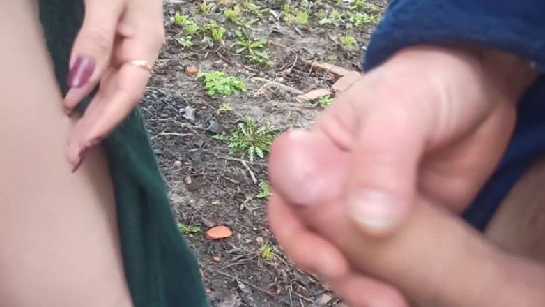 DirtyLubov: Sex oral în aer liber