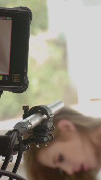 Magrinha loira Kyler Quinn fodida com força nos bastidores
