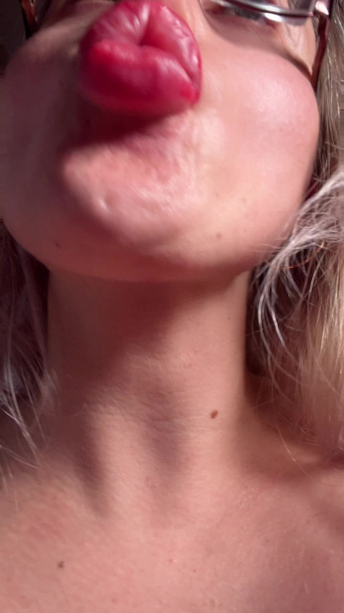 FinDom Goaldigger: Thick Eyeglsses Biglips Dildo Boquete Lipgloss JOI