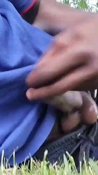 Nata4sex büyük siyah yarağımı okşuyor açık havada edepsiz konuşma boşalma