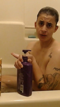 Capelli corti sexy insassati e shampoo