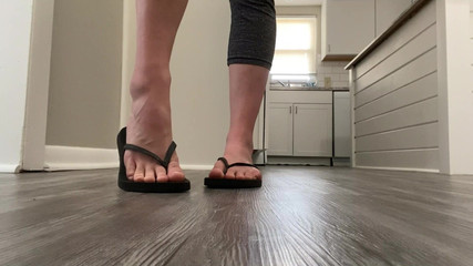 footivities: Modeling žabky a honění přírodními prsty na nohou