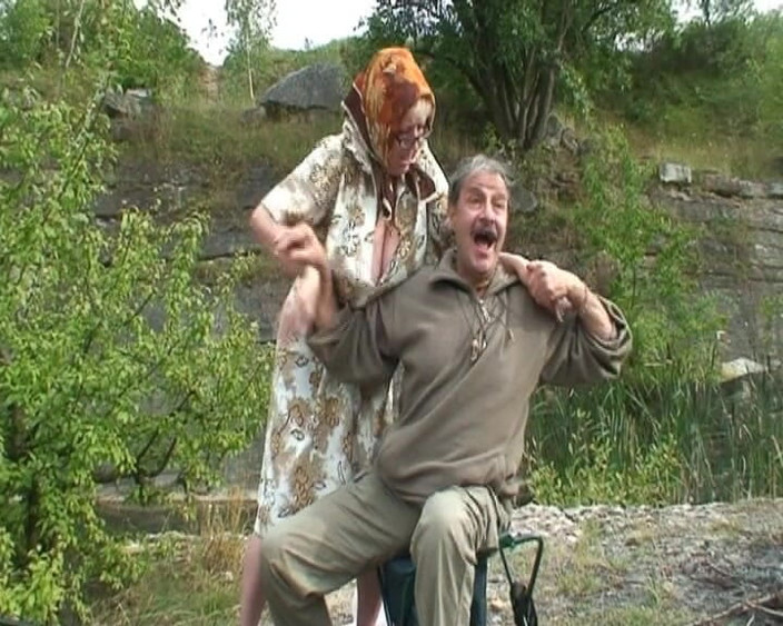 Mature Climax - 100% Mature Videos: cycata babcia i nastolatka cieszące penisa na zewnątrz