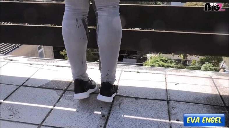 Eva Engel: Denim Piss