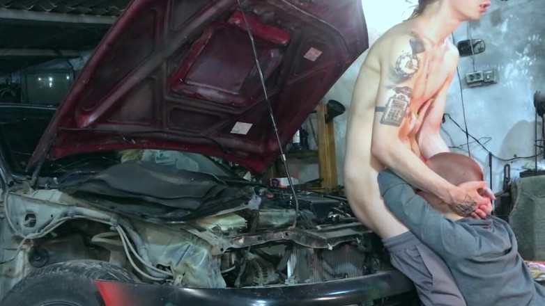 Vilu_and_Mi: Seksi tamirci Vilu Vidish Toyota Ae101 ile sikiliyor