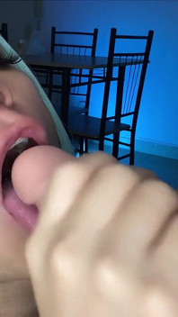 Voglio succhiarti il cazzo proprio come ti piace, papà