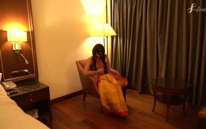 Mr Entertainer: Desi ragazza sembra calda in un sari indiano e pronta...