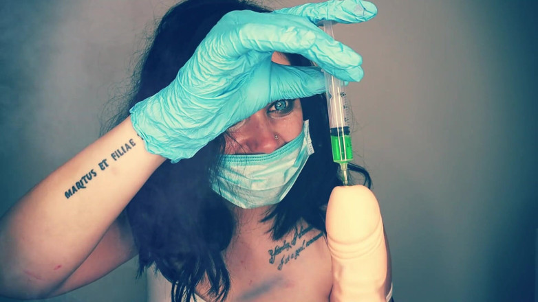 Goddess Misha Goldy: Psico injetando dentro de seu pau int0xicated, ânus e ácido da boca...
