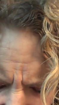Tia si tante super sange lagi asik nyepong kontolmu - pov