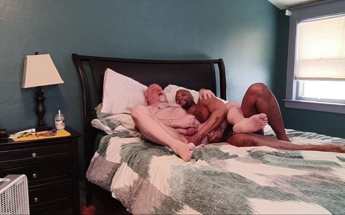 beardaddychub: Bear zweimal mit BBC