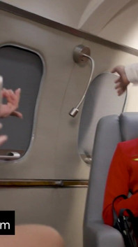 Sex în patru cu Stewardesele într-un private Jet