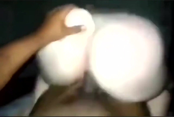 Hotmilfandyoungboy: Bleke pawg stiltes om zich te verlichten met donderende pik...