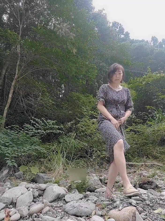 Mayumi Kanzaki: Expunere în aer liber și urinare în aer liber