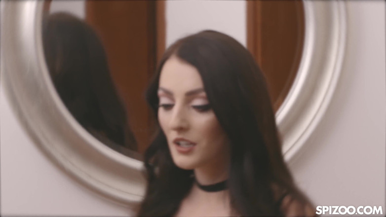 Spizoo: Het brunett Katy Rose får en mun full av sperma