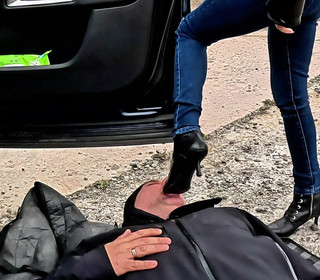Mistressyammyboots: Olízni mi ostré podpatky a vyčistěte moje špinavá chodidla