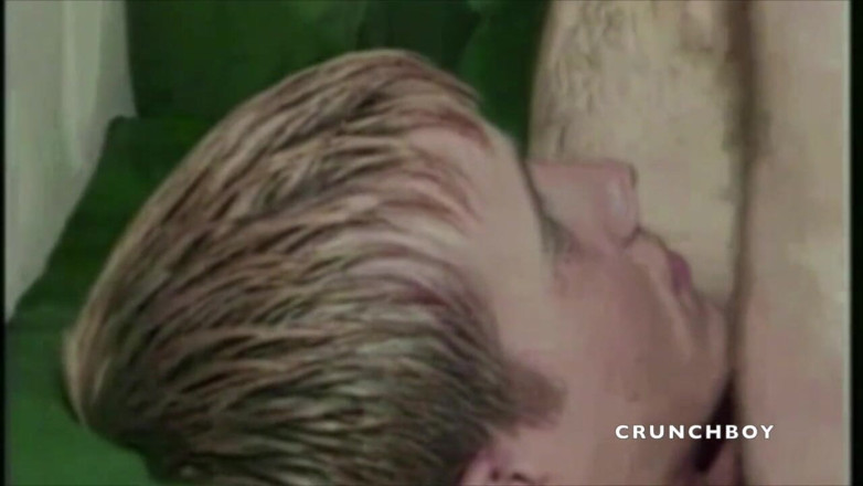 GAY VINTAGE PORN: Heteroseksüel adam en iyi arkadaşı tarafından kullanılıyor nostaljik porno