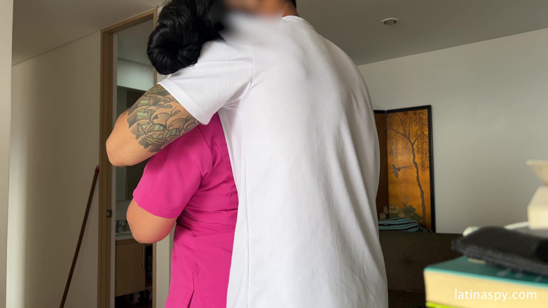 Latinaspy: เมดก้นยักษ์ทำความสะอาดห้องแล้วช่วยชักว่าวเจ้านาย ตอนที่ 2