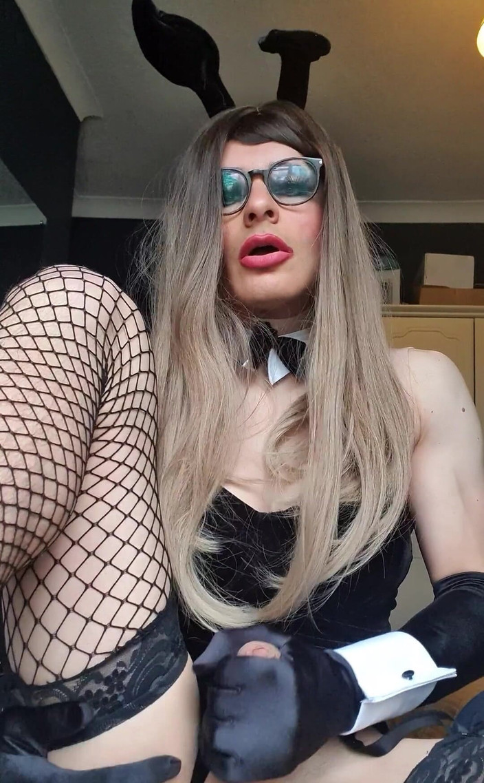 JessicaXD: Là một chú thỏ tóc nâu rất nghịch ngợm!