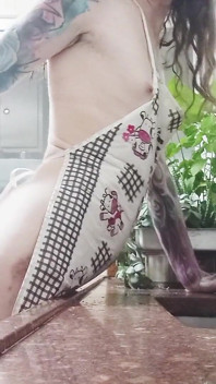 Dona De Casa Trans Gozando Na Cozinha
