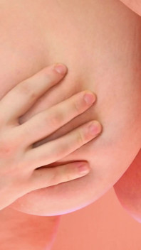 Accarezzo enormi tette oleose
