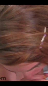 Jonni Hennessy Cute 19 lat nastolatka Ogromny kutas POV spust połykać sex oralny