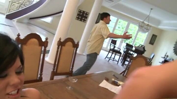 Cryptostudios: Orgasme hot di pesta berkah rumah