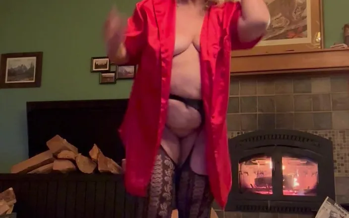 Big Ass 4 U: What’s behind Granny’s robe?