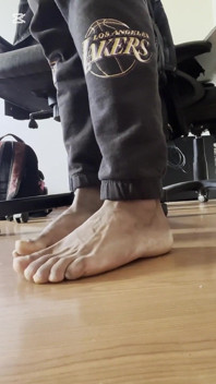 Mano de obra masculina con pies - Wesley Bull