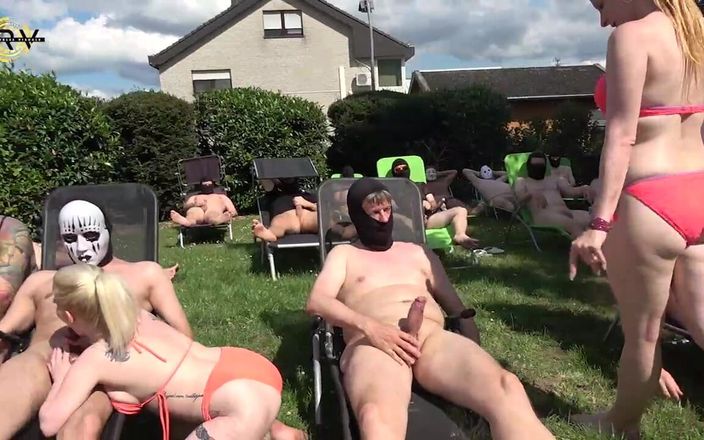 Creampie Clinic: Preñada en el jardín, gang bang y sesión de preñada