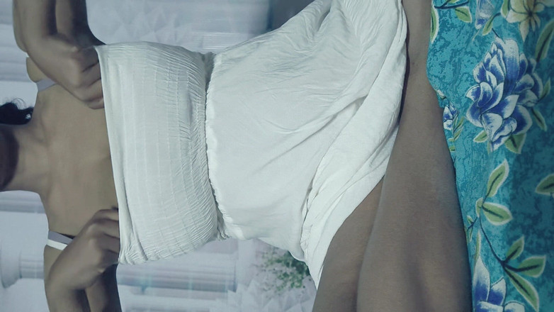 Amit yadav: Bhabhi mit dicken möpsen masturbiert ihre muschi